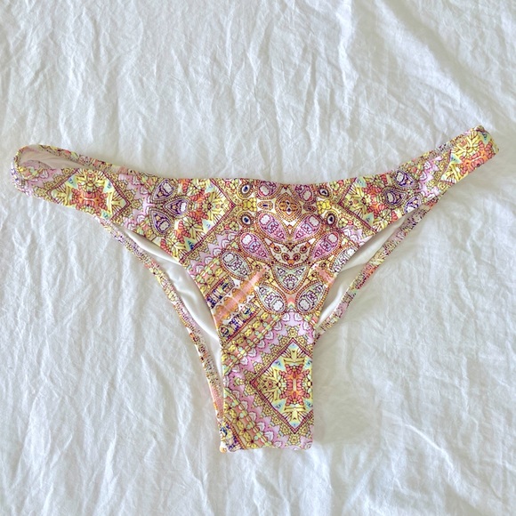 Victoria’s Secret Bikini set Boho Floral Size Medium, with ruffle top, Like new - Picture 8 of 11